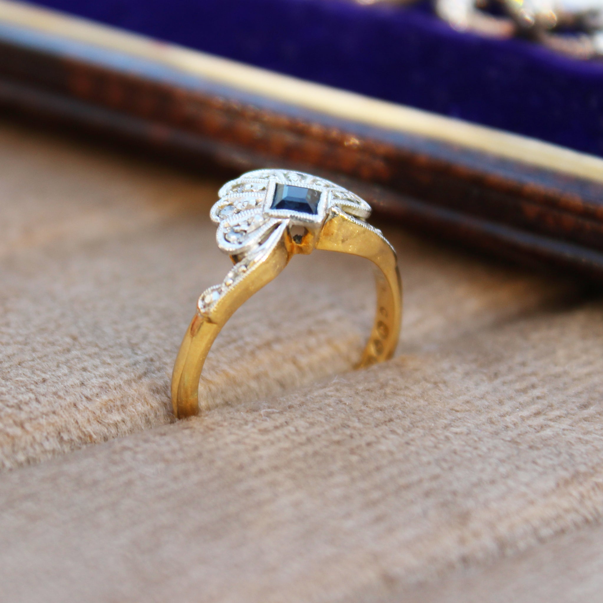 Art Deco 1920s Sapphire and Diamond Fan Ring