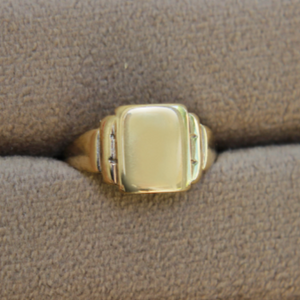 Antique Rectangular Signet Ring 9ct Yellow Gold